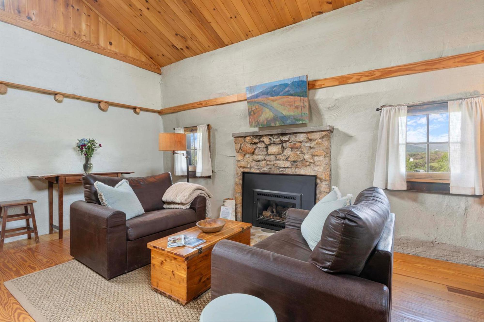 Rustic Baileys Retreat Cabin Near Wineries! Crozet Dış mekan fotoğraf
